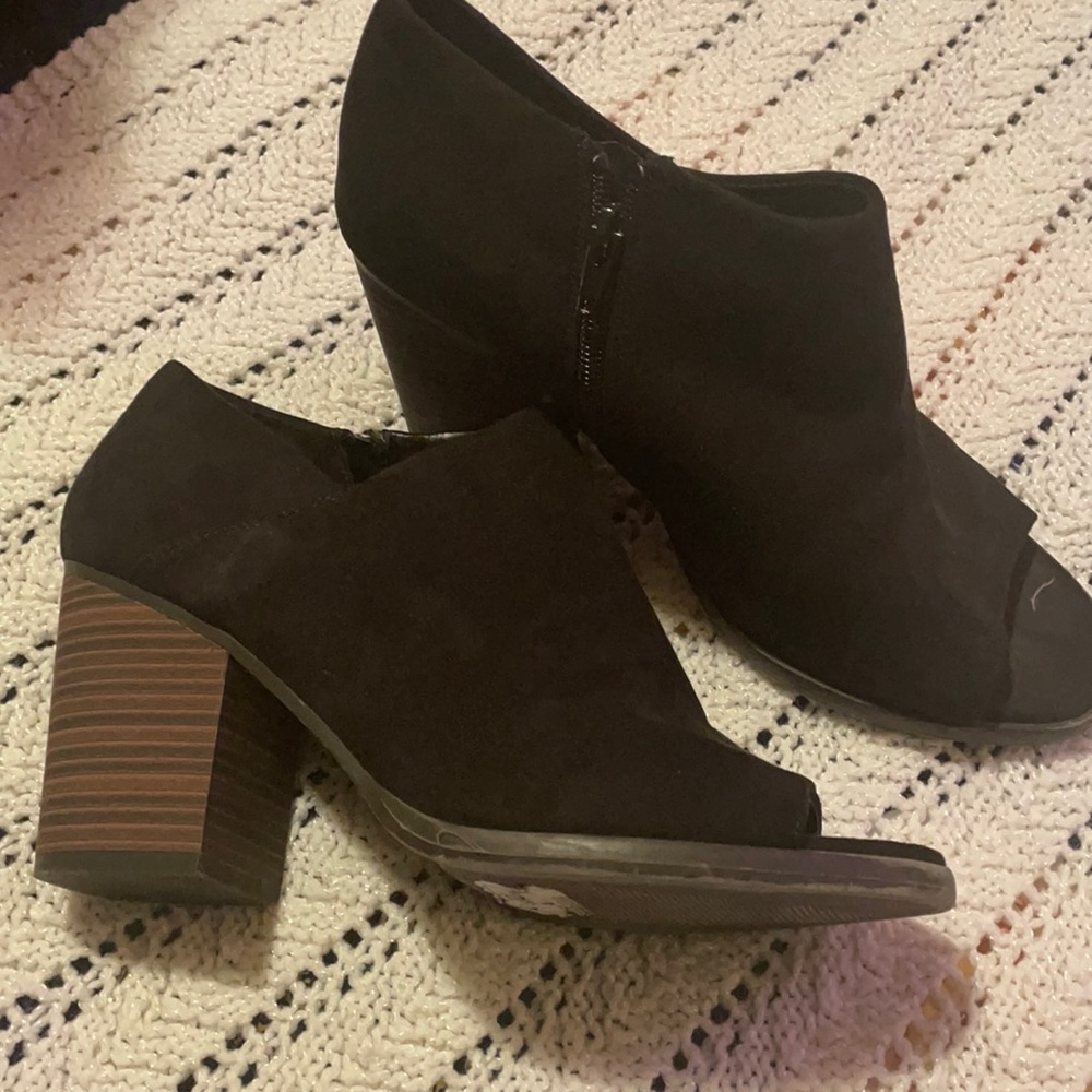 Black suede Parker sky women’s heeled boots new